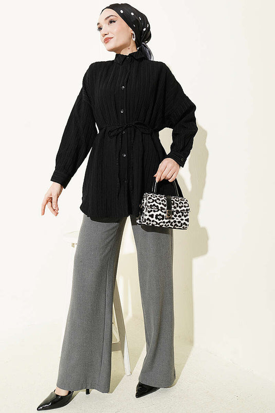 Chemise oversize noire à ceinture cordelette avec relief rayé