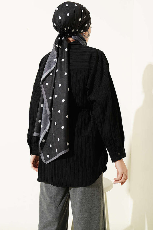 Chemise oversize noire à ceinture cordelette avec relief rayé