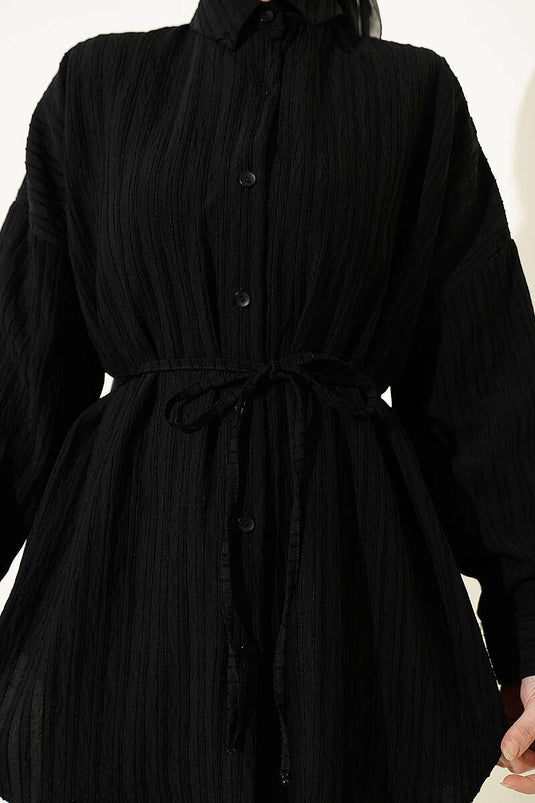 Chemise oversize noire à ceinture cordelette avec relief rayé
