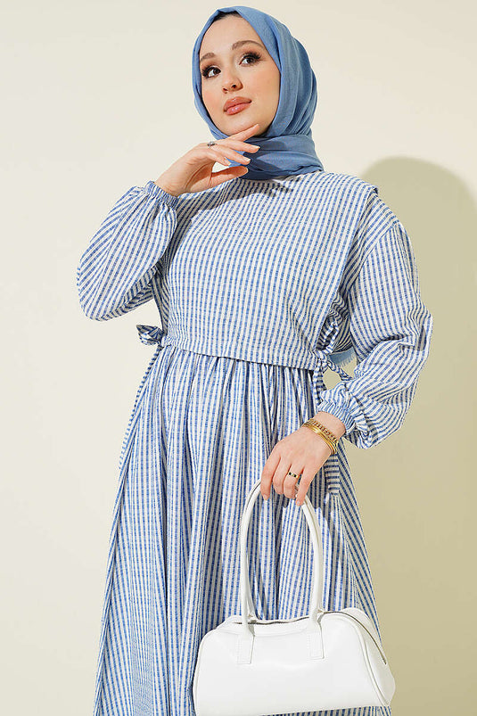 Robe indigo à taille élastique avec détail de gilet rayé