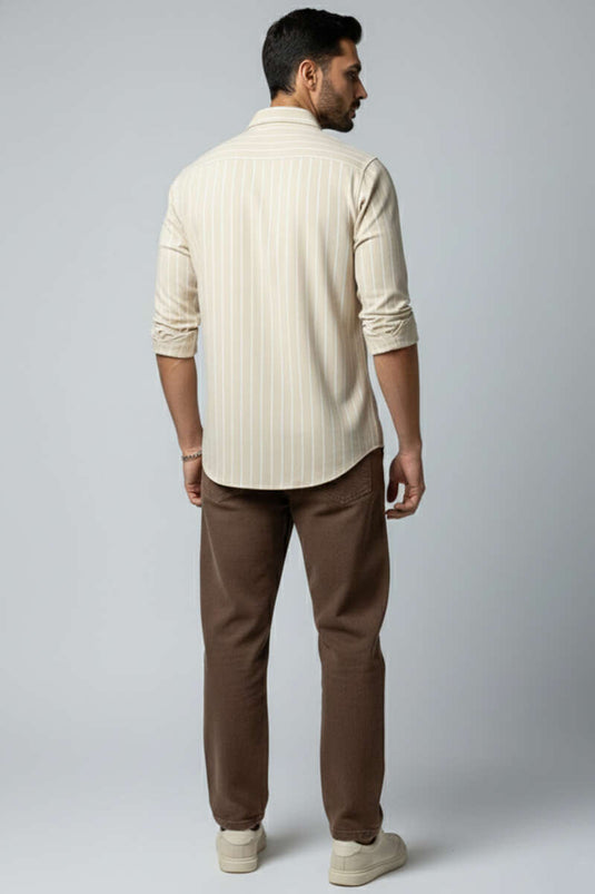 Chemise pour homme à rayures avec poignets beige