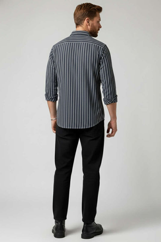 Gestreiftes Herrenhemd mit Manschetten am Handgelenk, Rauchgrau