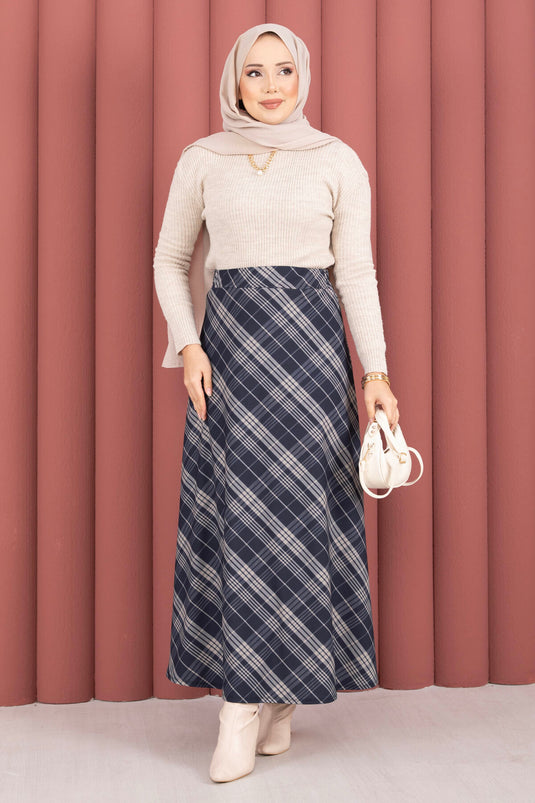 تنورة غوص مخططة بنقشة مربعات باللون الأزرق الداكن