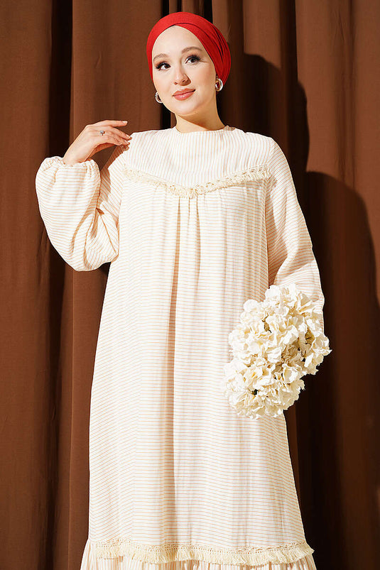 Robe Beige À Rayures Et Ornée