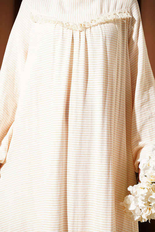 Robe Beige À Rayures Et Ornée
