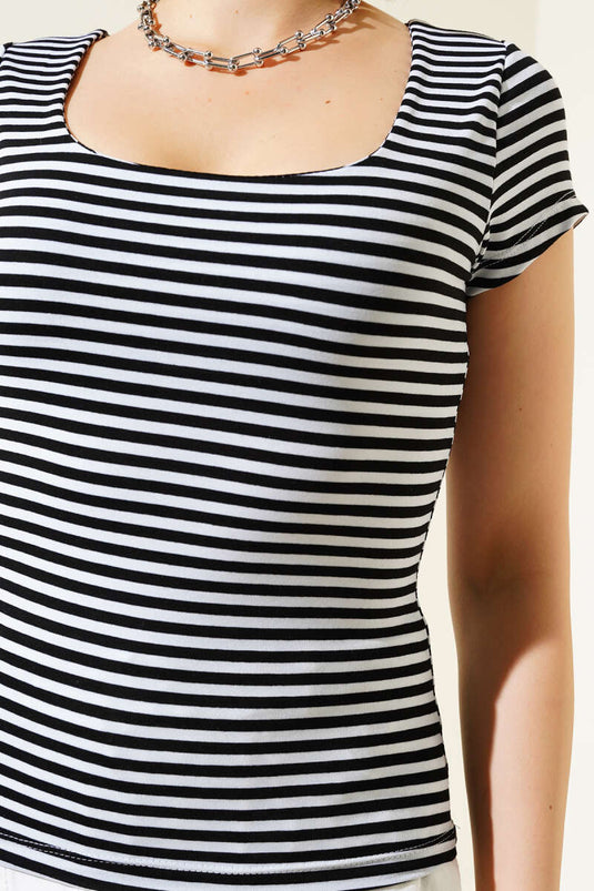 T-shirt noir à rayures et col carré