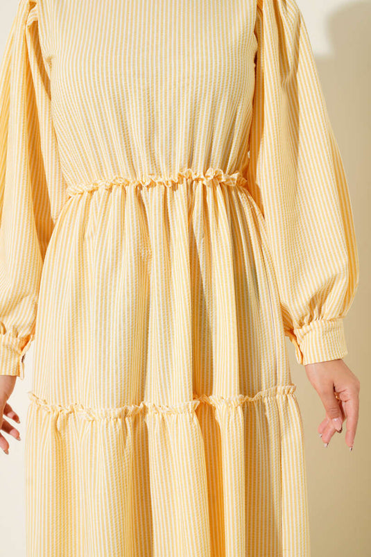 Gestreepte gelaagde jurk geel