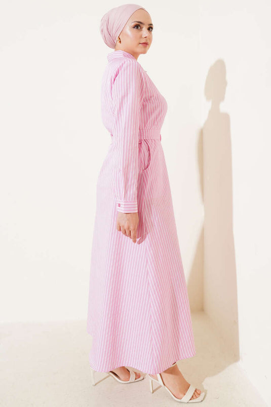 Robe rose à rayures et ceinture