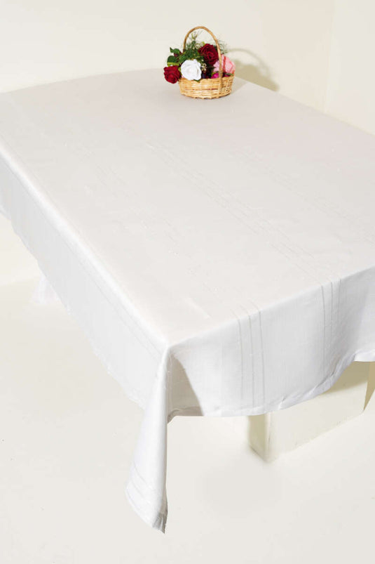 مفرش طاولة مخطط كريمي اللون