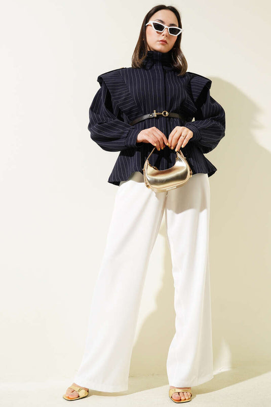 جاكيت مخطط الكتف مع حزام أزرق داكن