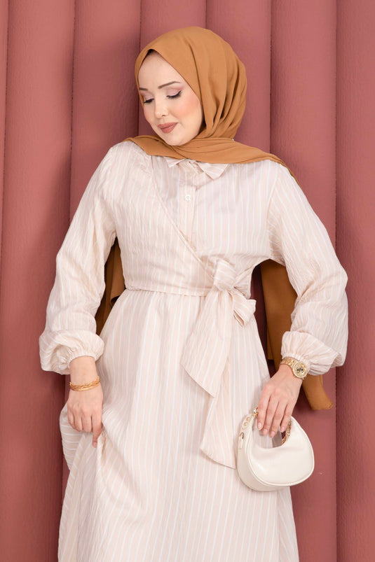 Robe modeste à rayures avec lien latéral beige