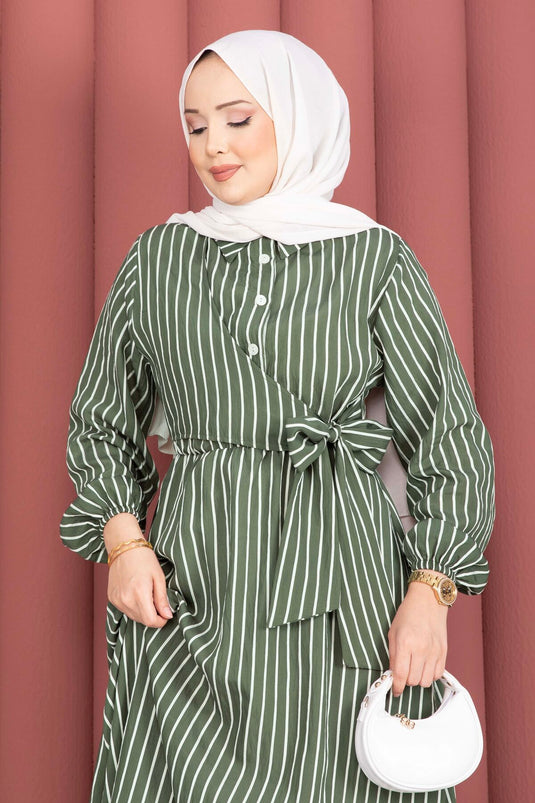 Robe modeste à rayures avec lien latéral kaki