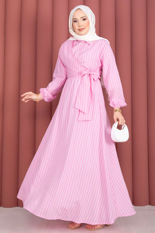 Robe modeste à rayures avec lien latéral rose
