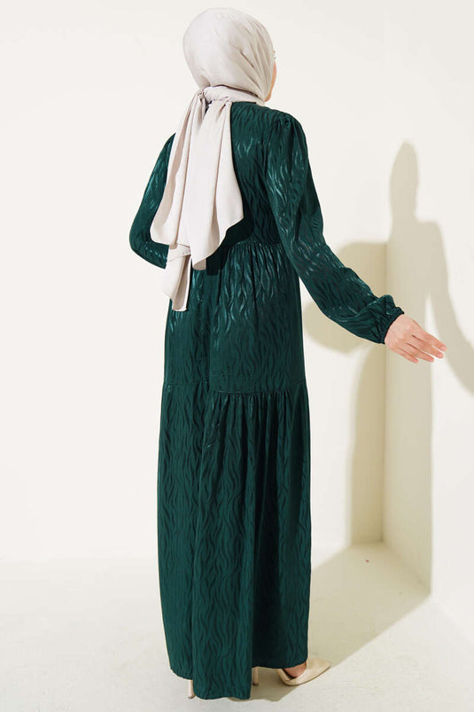 فستان جاكار بنمط مموج باللون الزمردي