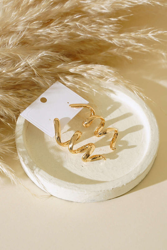 أقراط ذهبية على شكل موجة