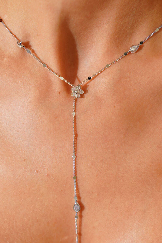 قلادة فضية بتصميم زهرة دمعة على شكل حرف Y