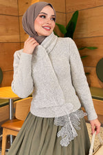 Pull En Maille Gris À Détails En Dentelle