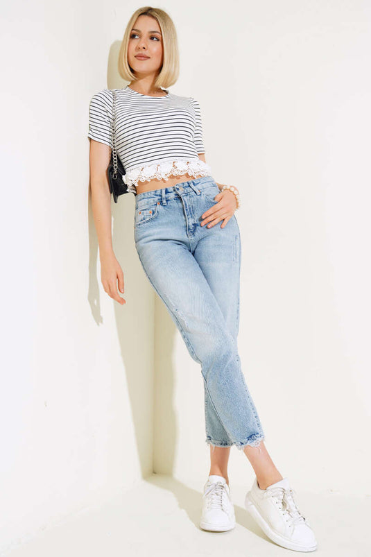 Gestreifte Bluse mit Spitzendetails, weiß