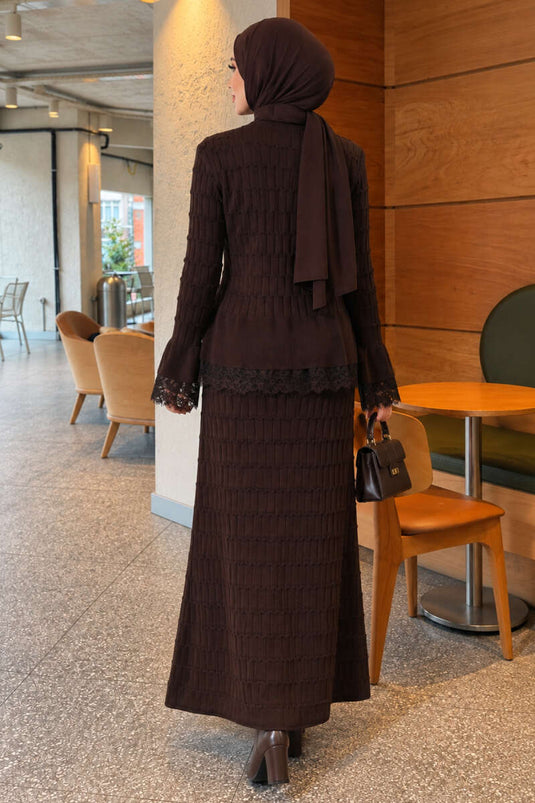 Completo Due Pezzi Con Gonna In Pizzo Marrone
