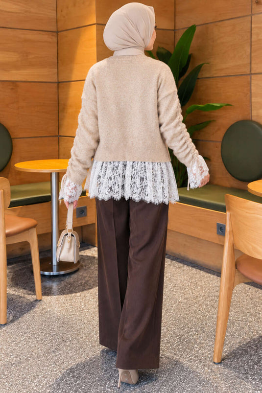 Beige Gebreide Trui Met Kantdetails En Ruchesleeves