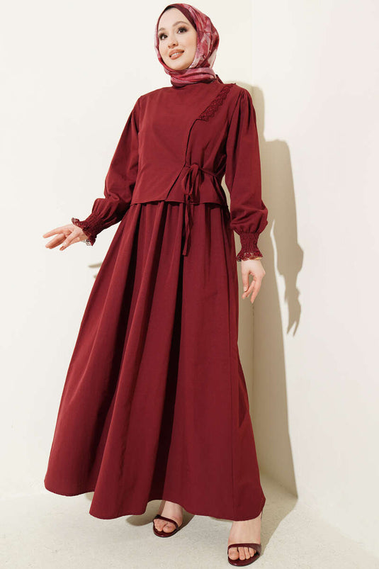 Robe chasuble en popeline avec détails en dentelle bordeaux