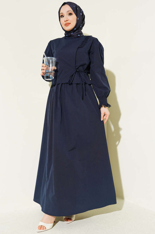 Robe chasuble en popeline avec détails en dentelle bleu marine