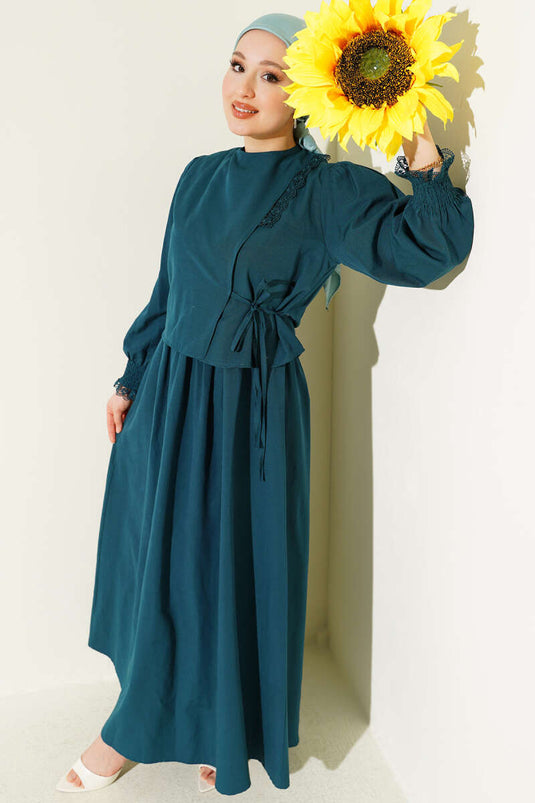 Robe chasuble en popeline avec détails en dentelle émeraude