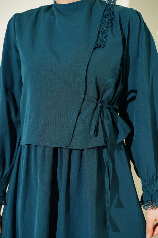 Robe chasuble en popeline avec détails en dentelle émeraude