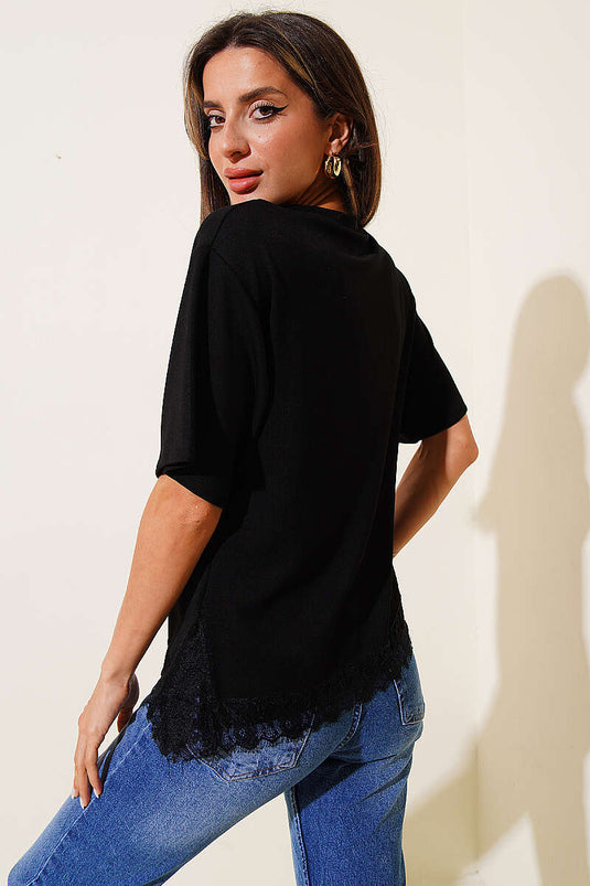 T-shirt noir avec dentelle et fente latérale