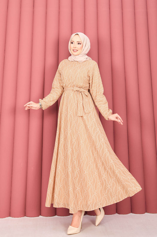 Robe hijab en dentelle texturée avec ceinture amovible couleur camel