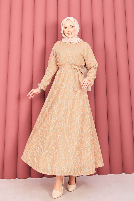 Robe hijab en dentelle texturée avec ceinture amovible couleur camel