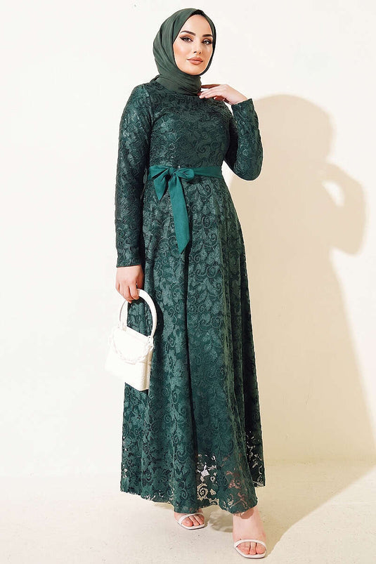 Robe de soirée émeraude avec ceinture et broderie en dentelle