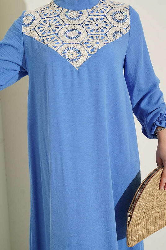 Robe En Dentelle Bleue À Volants Et Poignets Élastiqués