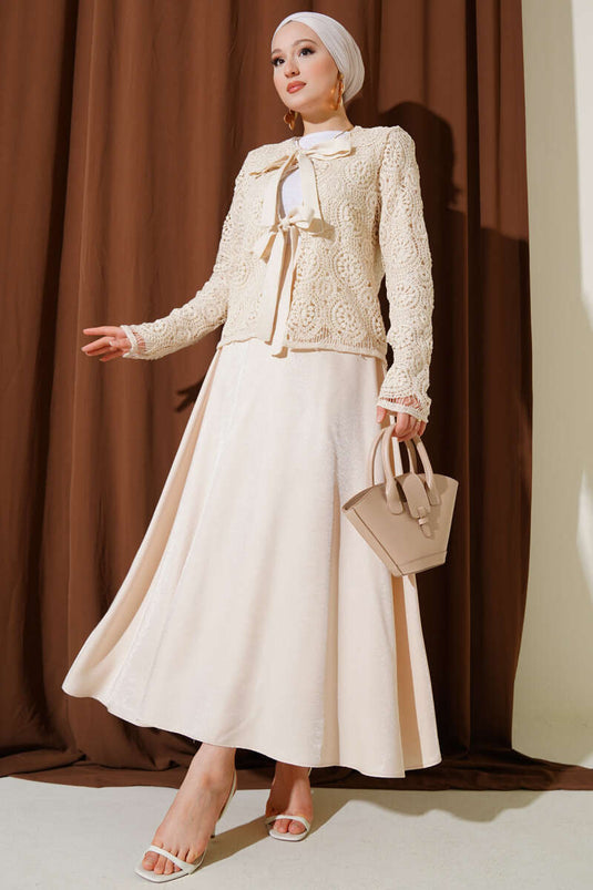 طقم بيج من قطعتين مع تنورة برباط