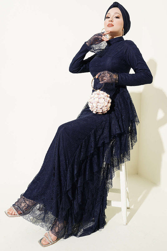 Robe de soirée bleu marine avec jupe à volants et dentelle