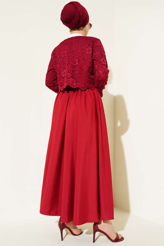 طقم من قطعتين من الدانتيل مع تنورة وربطة عنق باللون العنابي