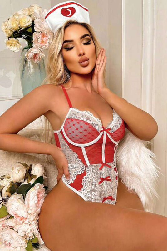 ملابس داخلية خيالية مزينة بتاج ممرضة من الدانتيل باللون الأحمر
