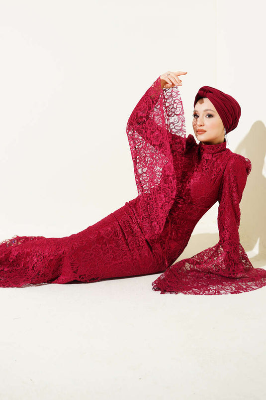 Robe de soirée bordeaux modèle sirène avec volants et dentelle aux manches