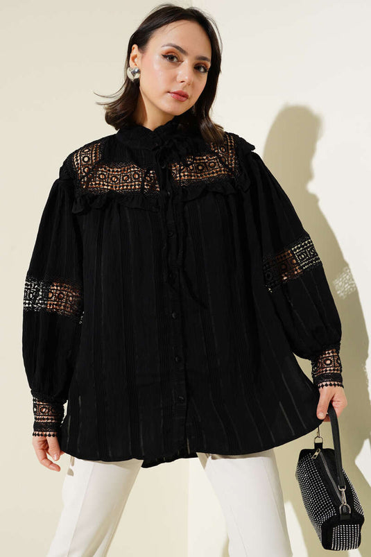 Chemise noire à col en dentelle et cordon de serrage