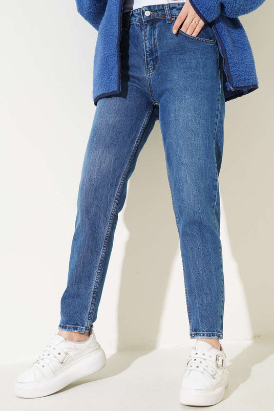 Pantaloni skinny in denim con jeans mom e gamba blu scuro