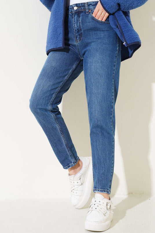 Pantaloni skinny in denim con jeans mom e gamba blu scuro