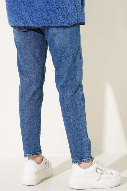 Pantaloni skinny in denim con jeans mom e gamba blu scuro