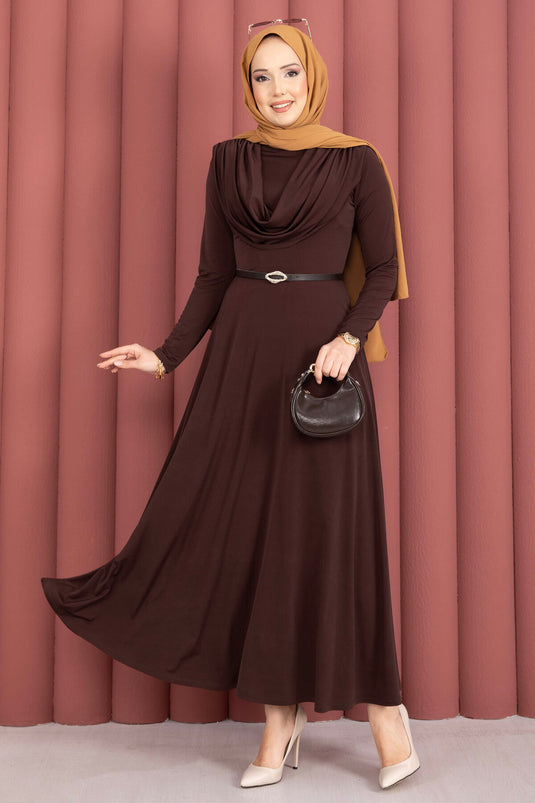 Sandy-Kleid mit V-Ausschnitt und Taillengürtel, Braun