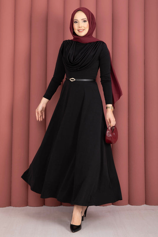 Sandy-jurk met V-hals en tailleband, zwart