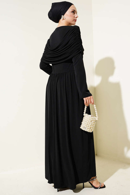 فستان ساندي أسود برقبة دائرية