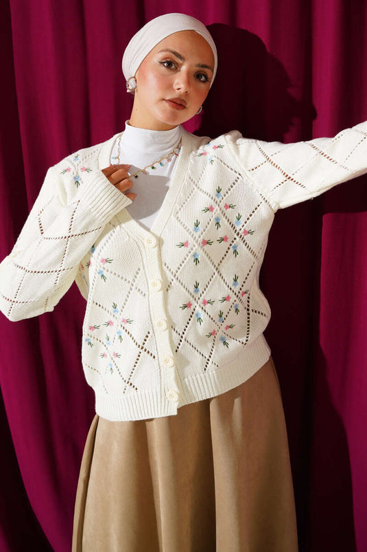 كارديجان محبوك مطرز بنقشة زهور مفتوحة باللون البيج