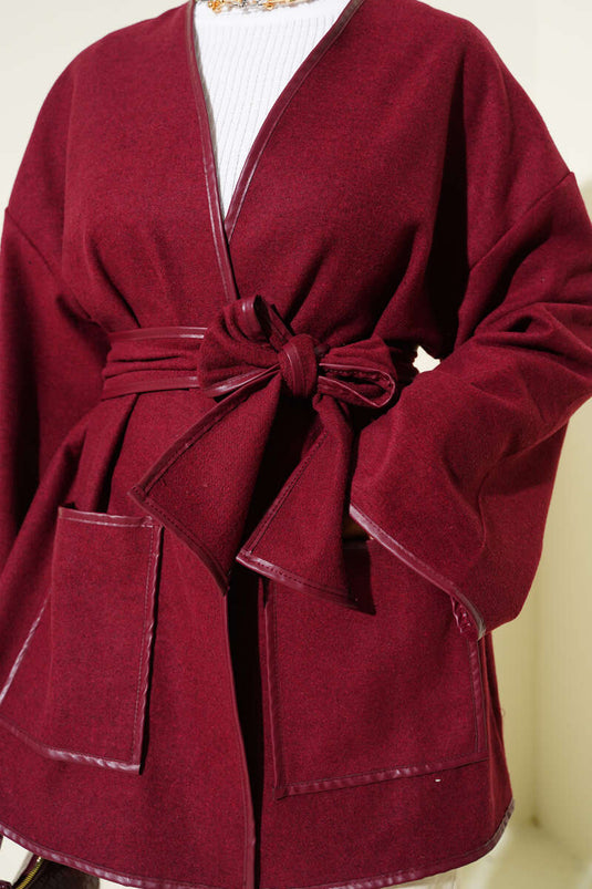 جاكيت بجيوب مزينة بالجلد، لون عنابي