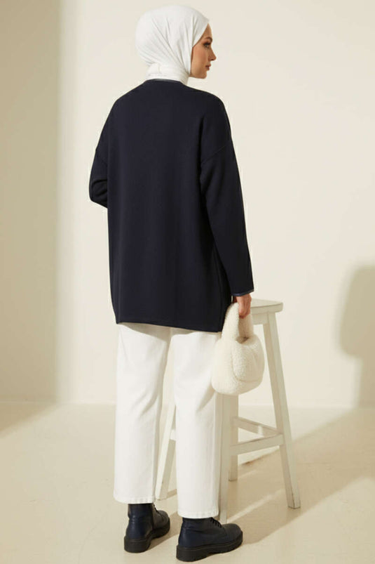 Marineblauer Kimono mit lederartigem Design, Taillengürtel und Paspeloptik