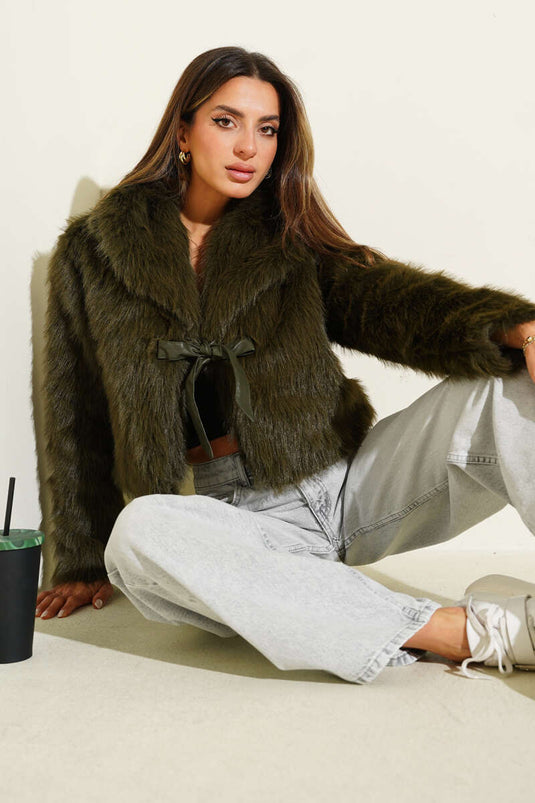 Pelzmantel mit Lederschleife, Khaki