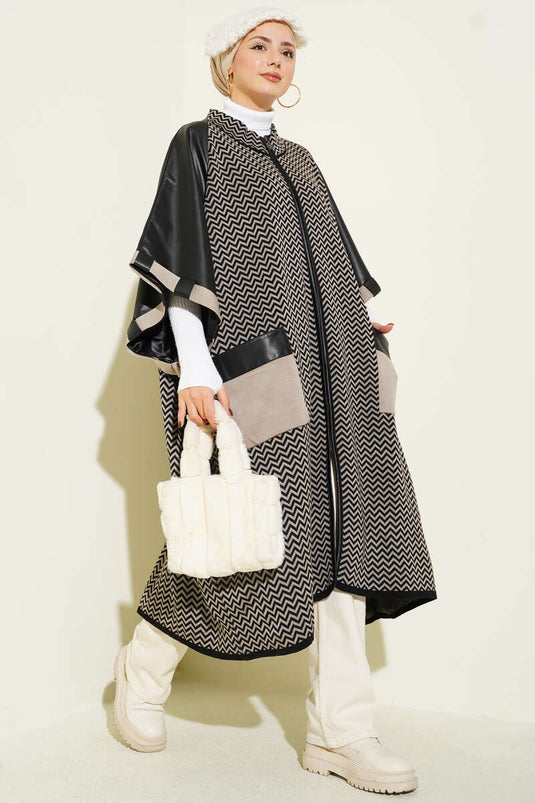 Schwarzer Poncho mit Lederbesatz und Reißverschluss